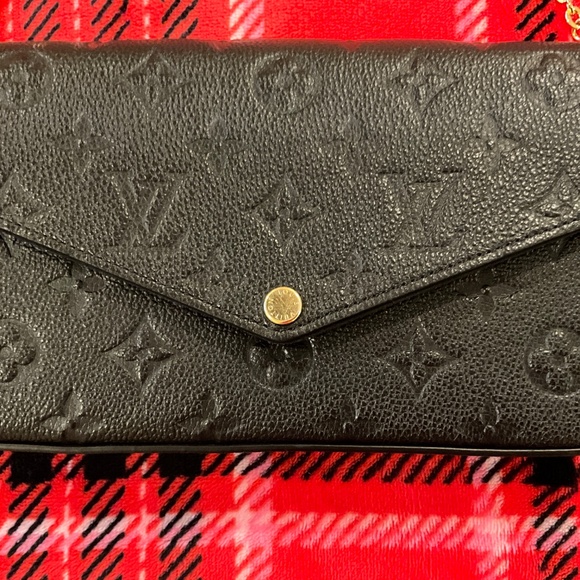 Louis Vuitton - Picture 2 of 10